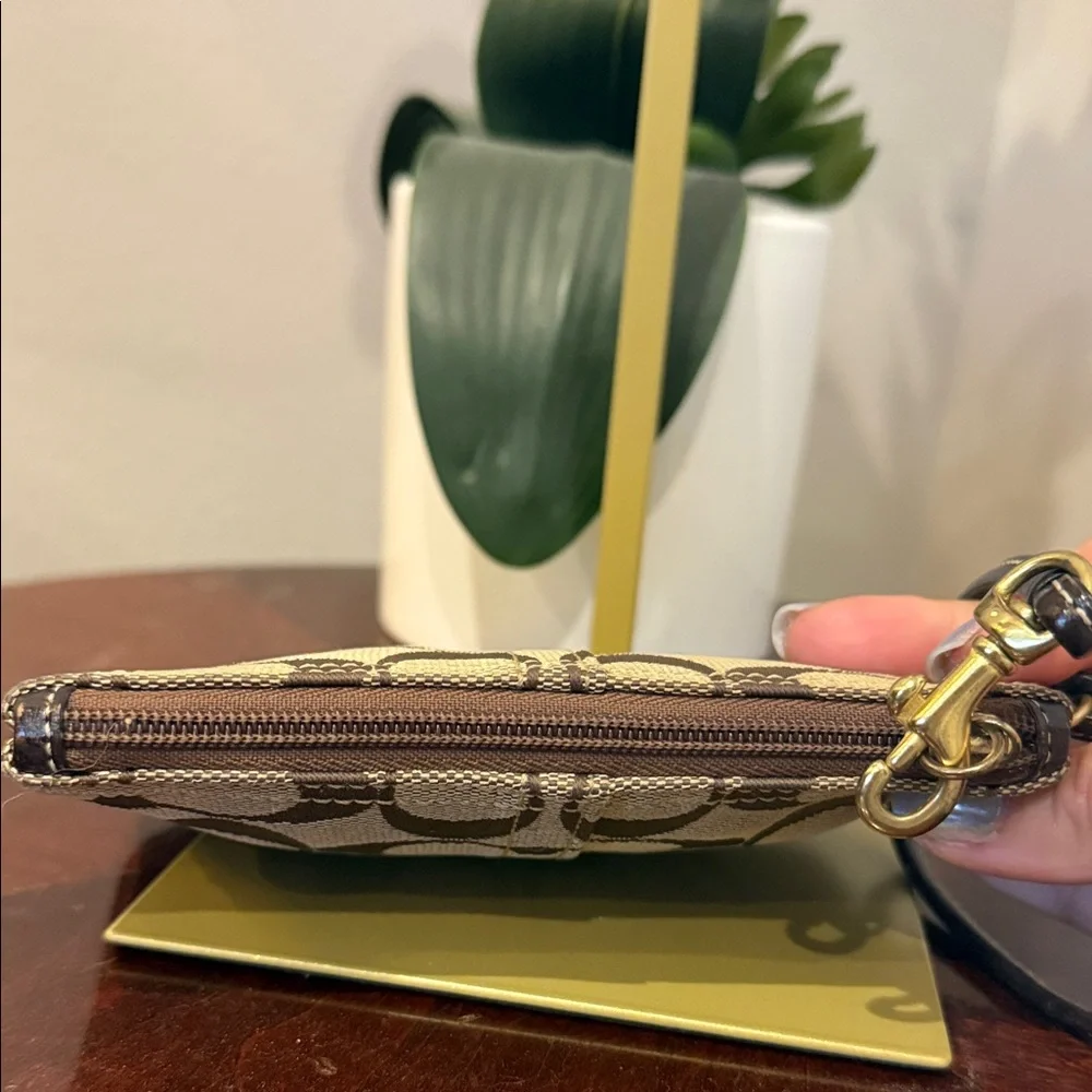 Coach Tan and Brown Signature Wristlet wallet coin purse organizer gold leather - Picture 5 of 8